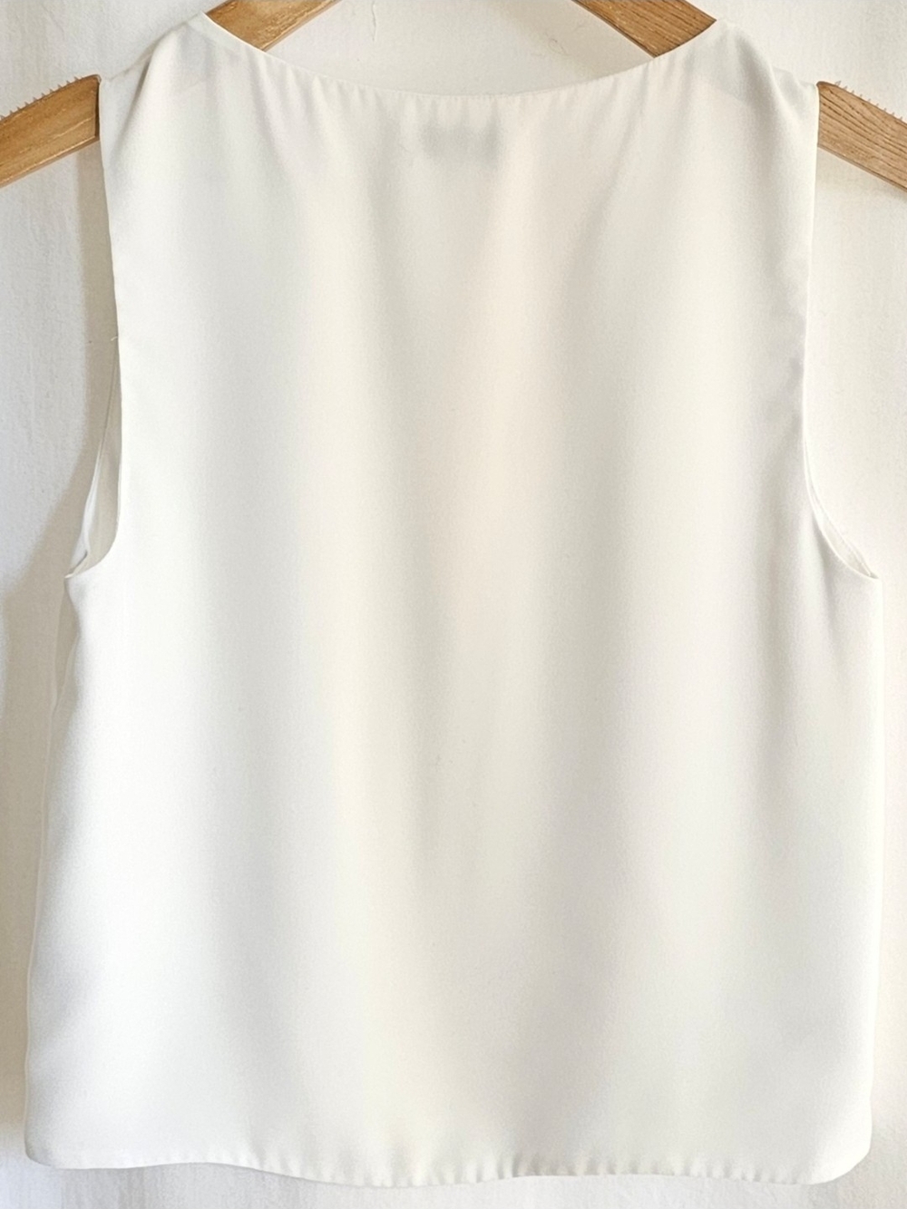 Aritzia Babaton Murphy White Sleeveless Chiffon Blouse Top - Picture 2 of 16